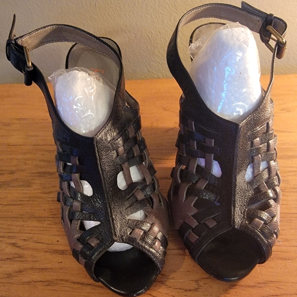 Levity Steph Woven Leather Women's  Sandals 8.5 - Picture 1 of 8